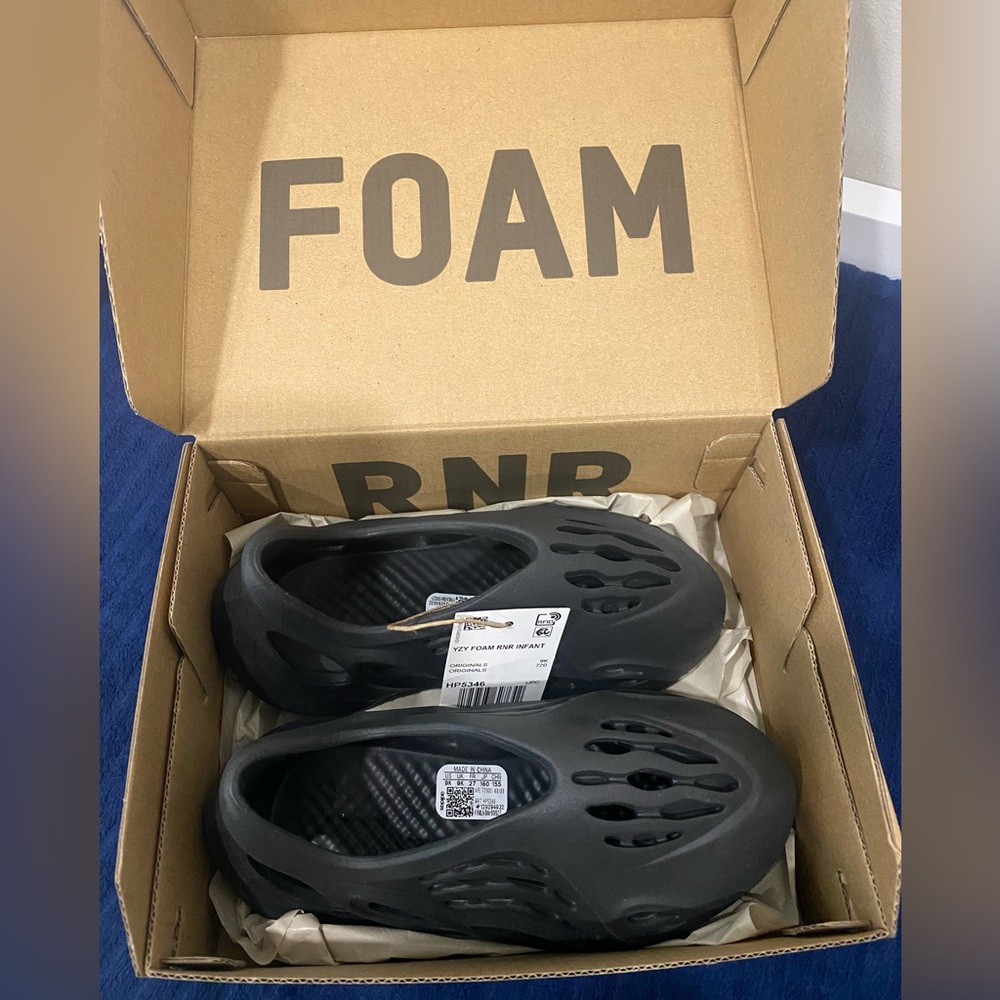 2021 Yeezy Foam Runner Kids Size 9K